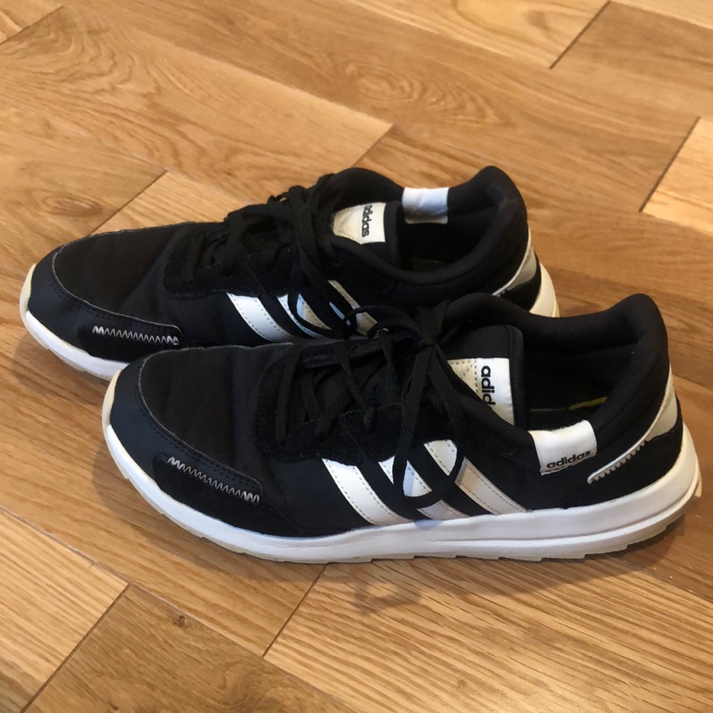 Size 9 Tennis shoes